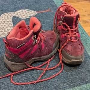 LL Bean Kids Trail Model Hikers Sneakers in Black Cherry Size 1